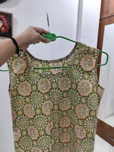 Floral Print Sleeveless Top