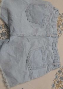 Light Wash Denim Fray Hem Shorts