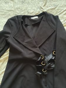 Chic Black Dress with Ribbon Detail