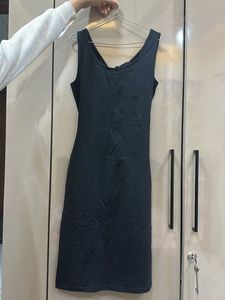 Sleeveless Black Bodycon Dress