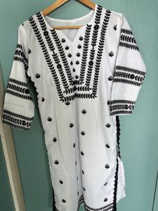 Elegant White Embroidered Kurta Size 34 Bust