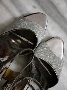 Sandal Heela