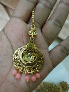Earing With Mangtika Set