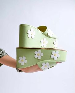 New Shoetopia Floral Green Wedges/ 👠 Heels