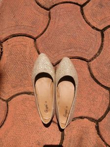 Women Gold Toned Printed Ballerinas