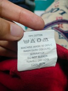 Red Cropped Hoodie – Stylish &amp; Comfy