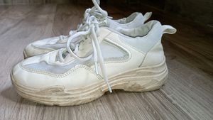 Club Factory Sports Shoes. Size: 37 Euro (Defects Are Visible In The Photos)