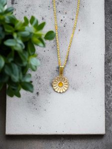 Daisy Pendant Necklace