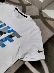 Nike Graphic Print Tee Orignal LESS USES
