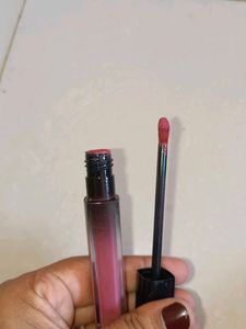 Huda Beauty Demi Matte Lipstick