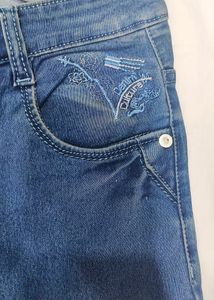 Skinny DENIM With Fancy Pockets..
