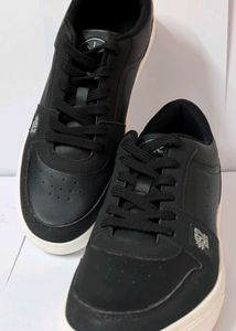 Mens black 🖤 Sneakers Size 9🔥