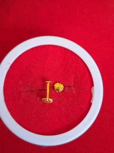 Beautiful New Flower Desine Studs 2 Pairs
