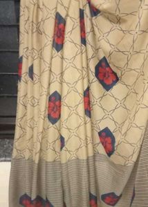 Super Sare With Hibiscus🌺Flower And Golden Blouse