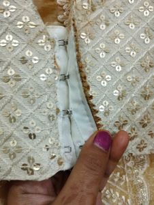 Beautiful Saree With Stitched Blouse💛