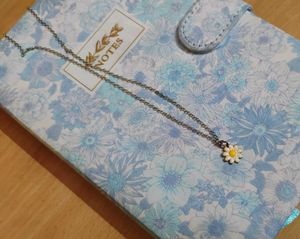 Daisy Pendant Necklace