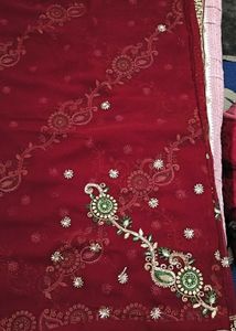 Women&#39;s Maroon &amp; Gold Embroidered Saree
