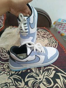 Nike Low Top Sneakers - Light Blue