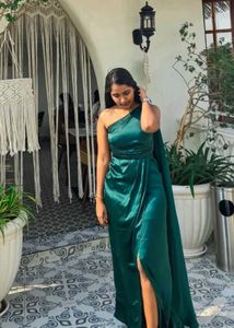 Elegant Emerald One-Shoulder Gown - Satin