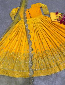VELVET GOWN SET 🤩
