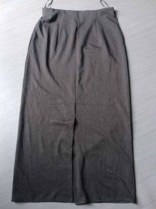 UNIQLO skirt straight-cut silhouette