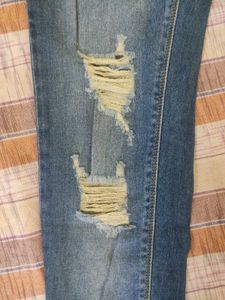 Here&amp;Now Mild Distressed Jeans