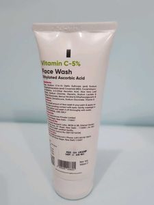 COSIQ Vitamin C Face Wash