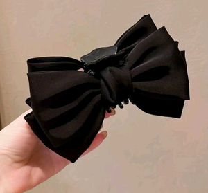 Bow Clutcher