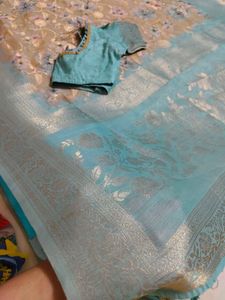 beautiful 😍 saree with blouse just wear an look g