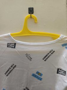 cute white T-shirt.