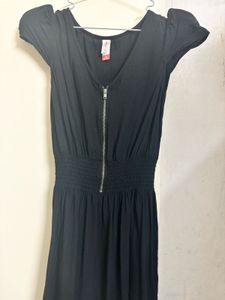 Chic Black Dress with Zipper Detail