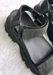 H&amp;M Chunky Soled Sandal