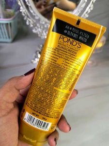 Ponds Light &amp; Creme Gel Sunscreen Combo