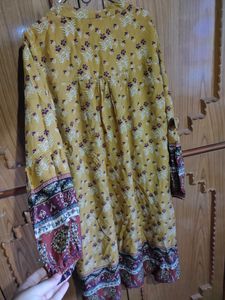 One Piece Knee Length Dress Used Only Once..See The Beautiful Sleeves And Print