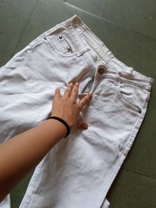 White High-Waisted Skinny Jeans
