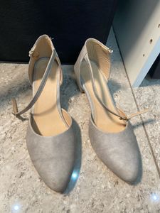 Heels / Women Footwear / Sandals / Pumps