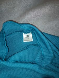 Full Sleeves Crop Top