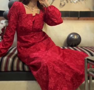 savana red dress