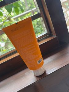 Dot &amp; Key Face Wash