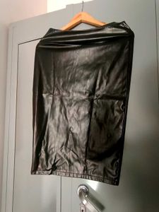 😍Black Faux Leather Skirt😍