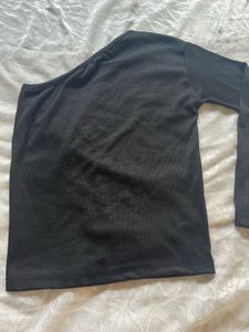 Black One-Shoulder Long Sleeve Top