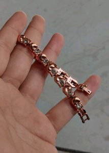 ✨Rose Gold Wrist Watch With Matching Bracelet ✨