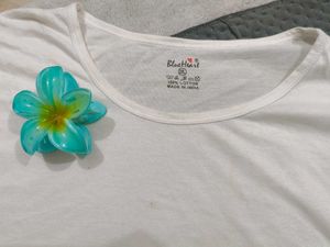 White Tee Your Wardrobe Is Crying For 😉