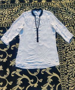 Chic White Zipper Top