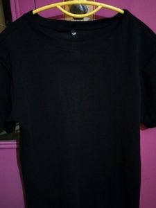 black t-shirt🫧