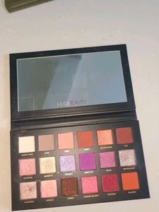 Huda Beauty Desert Dask Eyeshadow Palette