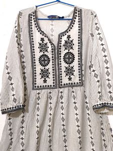 Kurta Top With Beautiful Black Handwork Neck✨