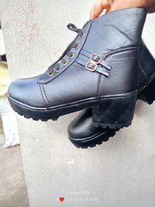 Lather Boot 👢 For Women