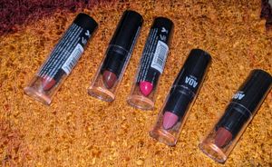 Long-lasting Lipsticks