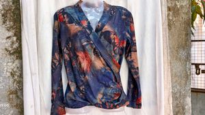 132812. Abstract Print Wrap Top